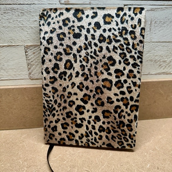 ONCE UPON A TIME, COSMETIC BAG & 3 PIECE STATIONARY SET. - Picture 5 of 9